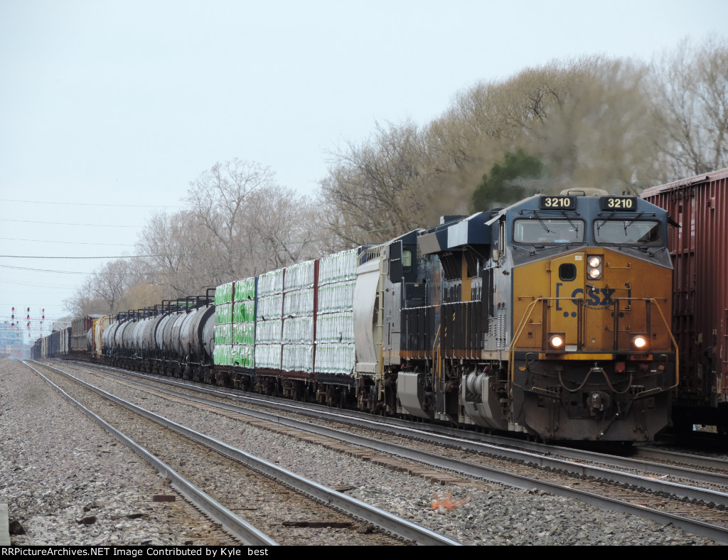 CSX 3210 on Q634